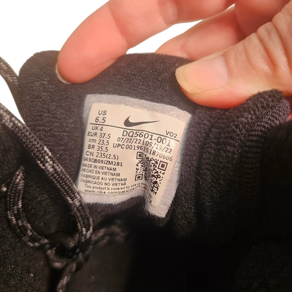 Nike Women's Black Sneakers